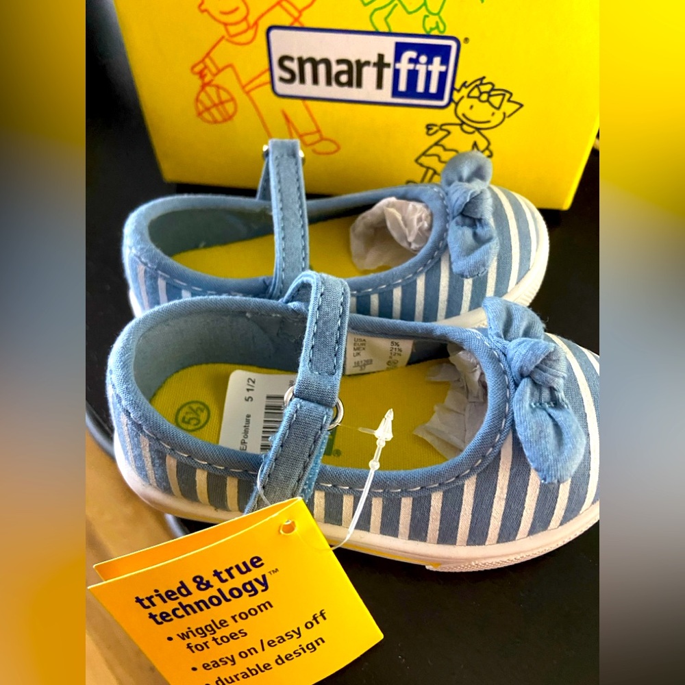 NWT and box. SmartFit Blue Striped Shoes Soft Fabric Comfort size 5 and 5 1/2